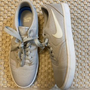 Women’s Light Grey Nike SB Size 9.5